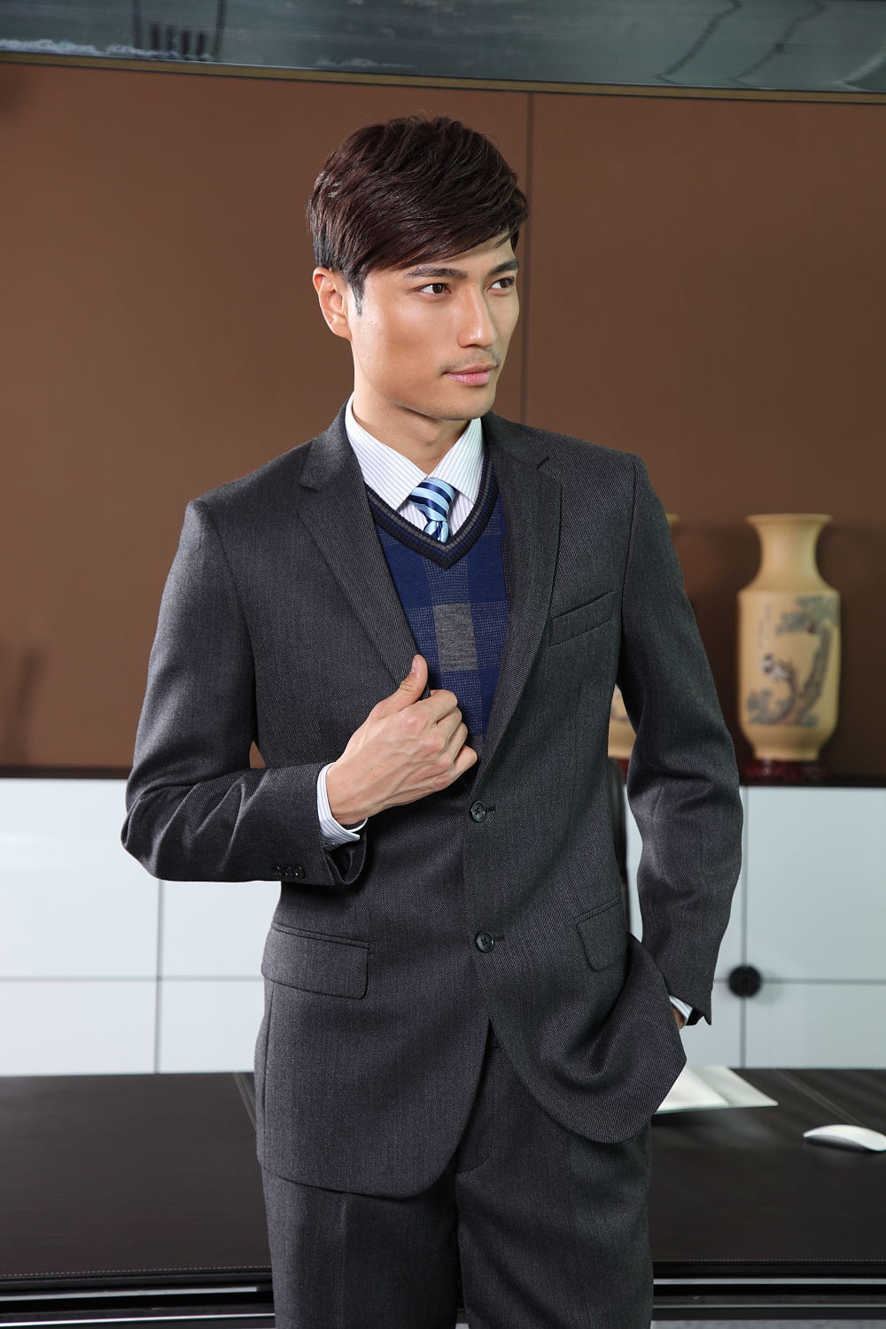 男士職業(yè)西服設(shè)計(jì)